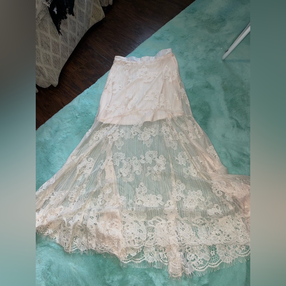 Lace skirt